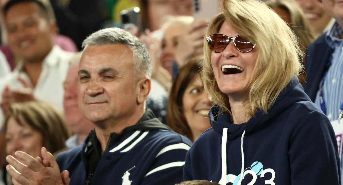 Srdjan y Dijana, padres de Djokovic, durante un partido del Open de Australia. /Reuters