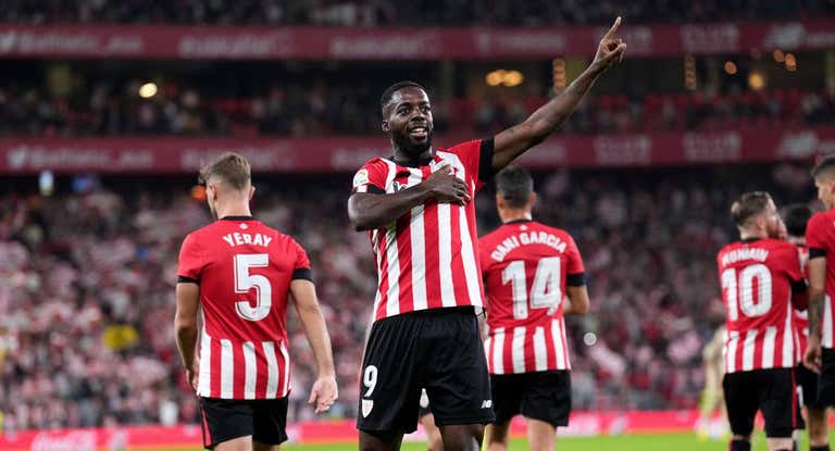 Iñaki Williams celebra uno de sus goles de esta temporada en San Mamés.