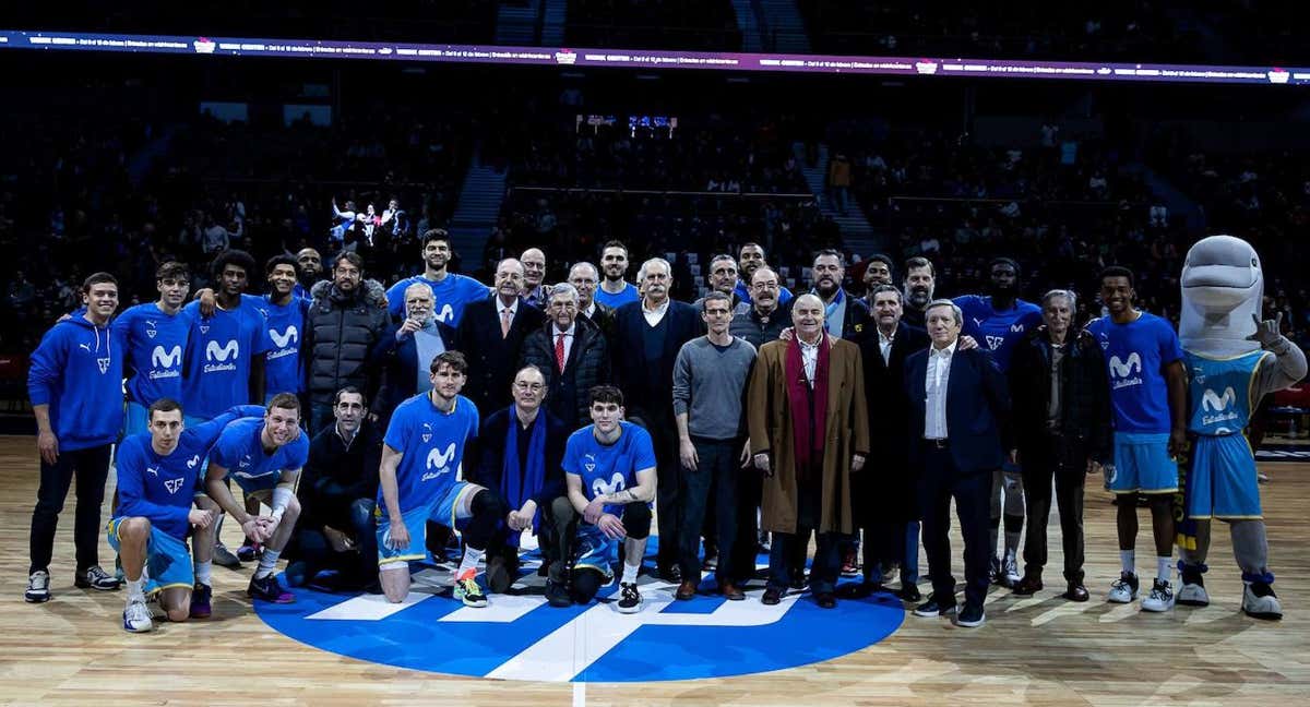 La familia del Estu durante el homenaje. /MOVISTAR ESTUDIANTES