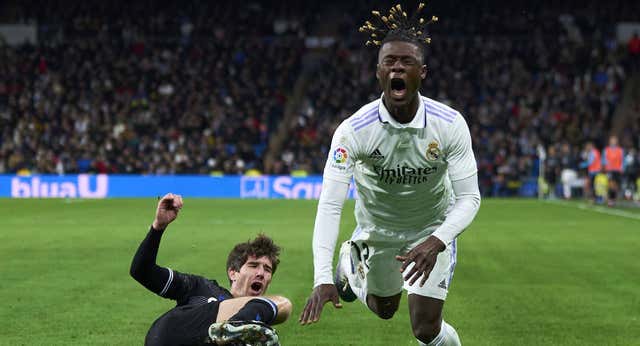 ¿Por qué Ancelotti pone a Camavinga de lateral y no a un defensa?