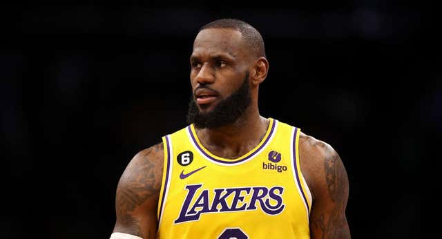 ¿Cuántos puntos le quedan a LeBron James para ser el máximo anotador histórico de la NBA?