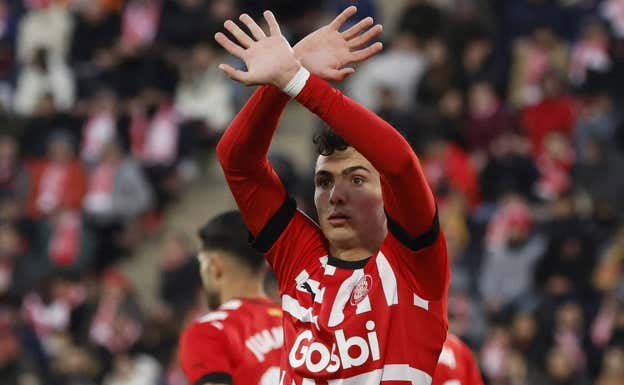 Arnau, en un lance del último partido ante el Barça.  REUTERS