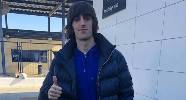 El Sevilla hace oficial las cesiones de Pape Gueye y Bryan Gil