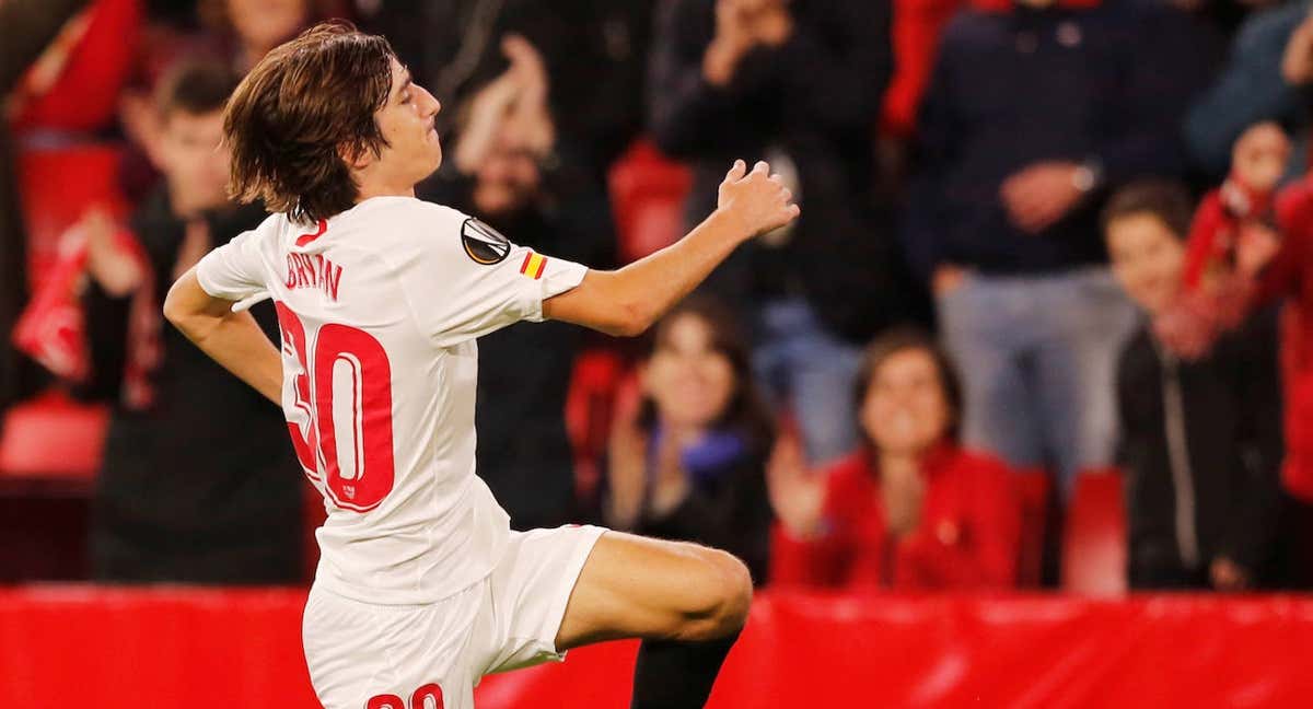 Bryan Gil celebra un gol con el Sevilla./ABC
