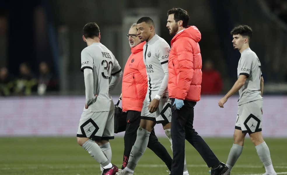Noche negra para Mbappé: penalti fallado, lesión y duda ante el Bayern