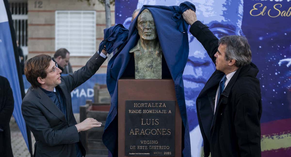 Descubierto el busto en homenaje a Luis Aragonés./Europa Press