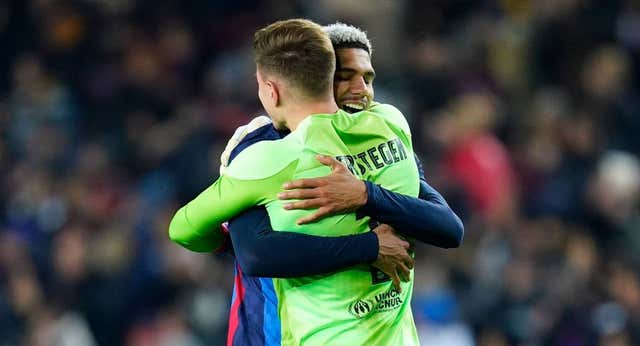 Un repliegue de «piel de gallina» confirma que el Barça vuelve a tener alma