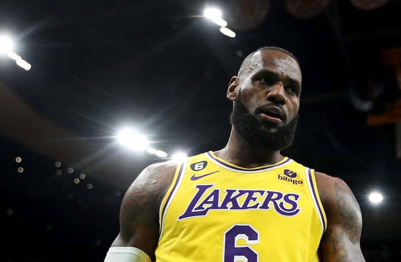 Hasta 100.000 dólares por una entrada para ver el récord anotador de LeBron James