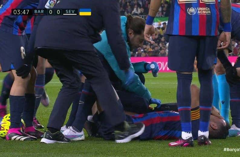 Busquets, lesionado en el tobillo, podría estar dos semanas KO
