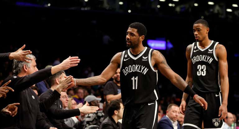 Irving, en un partido con los Nets.