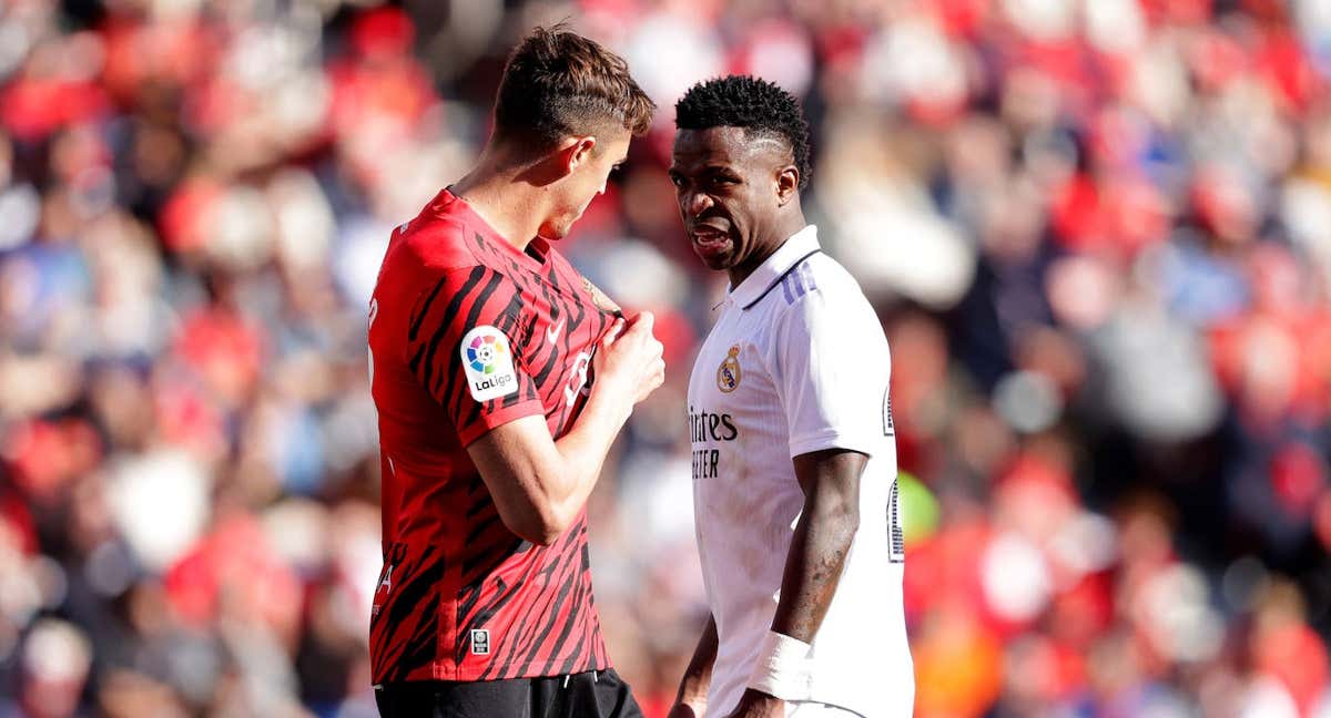 Raíllo increpa a Vinicius durante el Mallorca- ./Getty