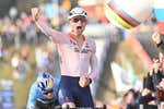 Van der Poel ríe el último frente a Wout Van Aert