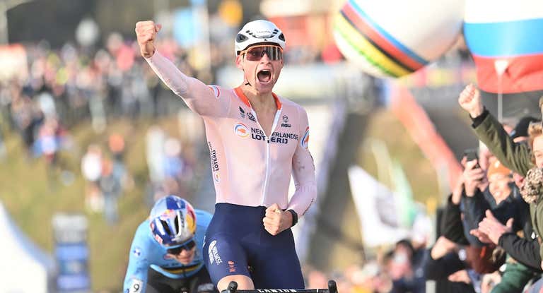 Mathieu Van der Poel derrotó a Wout van Aert al sprint.