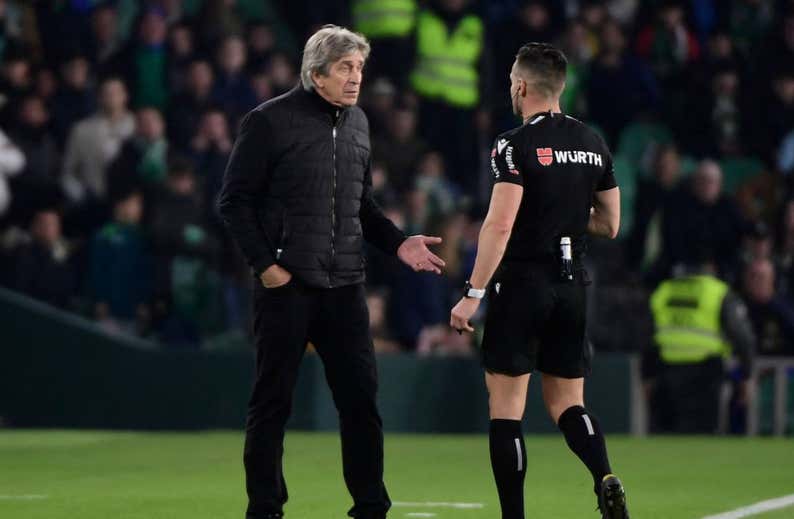 El Betis sostiene ahora una manta muy corta en casa
