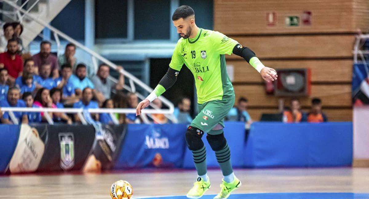 Edu Sousa (26), en un partido con el Valdepeñas. /AURELIO CALATRAVA / VIÑA ALBALI VALDEPEÑAS