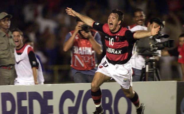 Petkovic celebra el gol que marcó a Vasco y que supuso el título del Flamengo en 2001.  GETTY