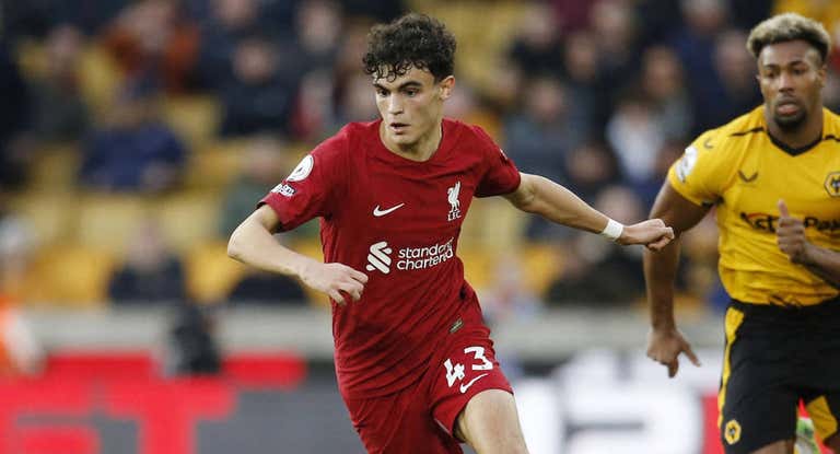 Stefan Bajcetic, durante un partido.