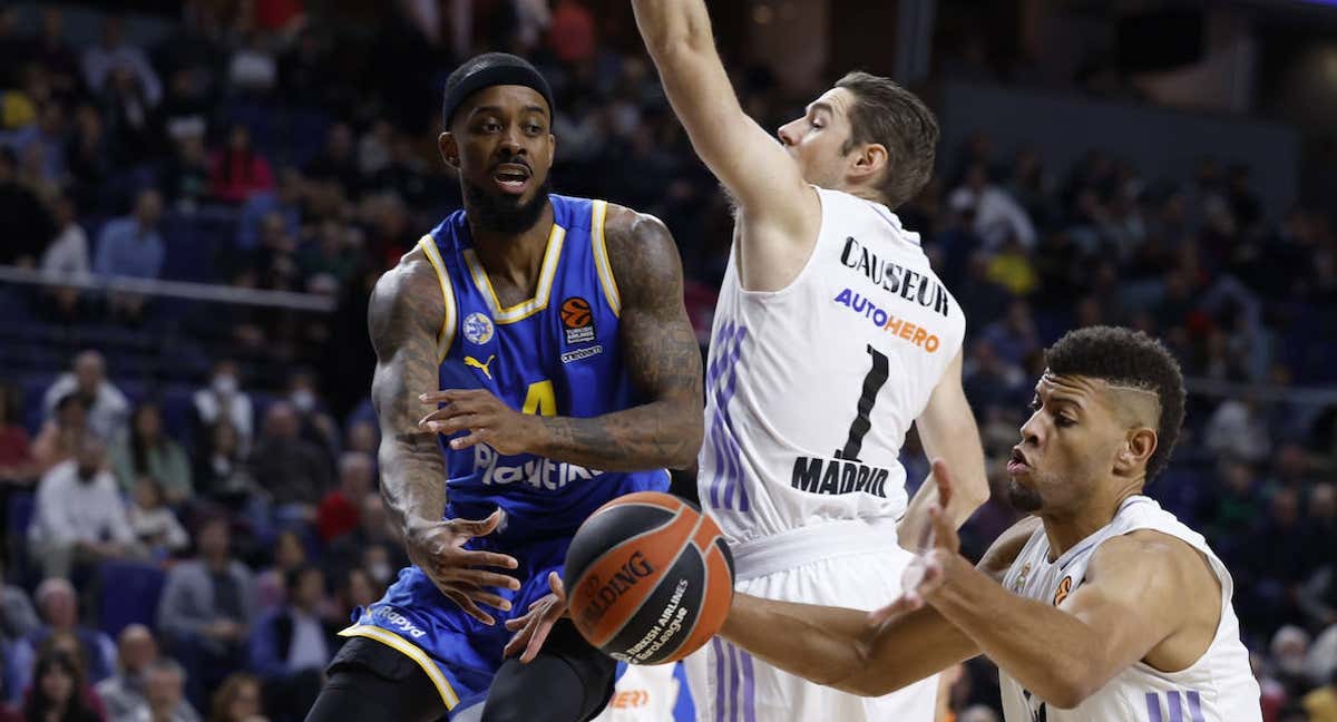 Lorenzo Brown en acción contra el Real Madrid./Efe