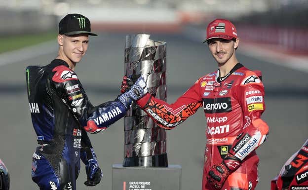 Fabio Quartararo y Pecco Bagnaia, antes del GP de la Comunitat Valenciana en 2022.  EFE