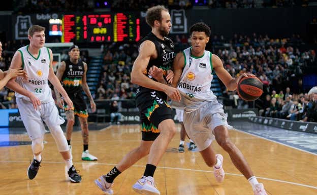 Miguel Allen, en el partido de Joventut ante Surne Bilbao.  ACB MEDIA/A. ARRIZABALAGA