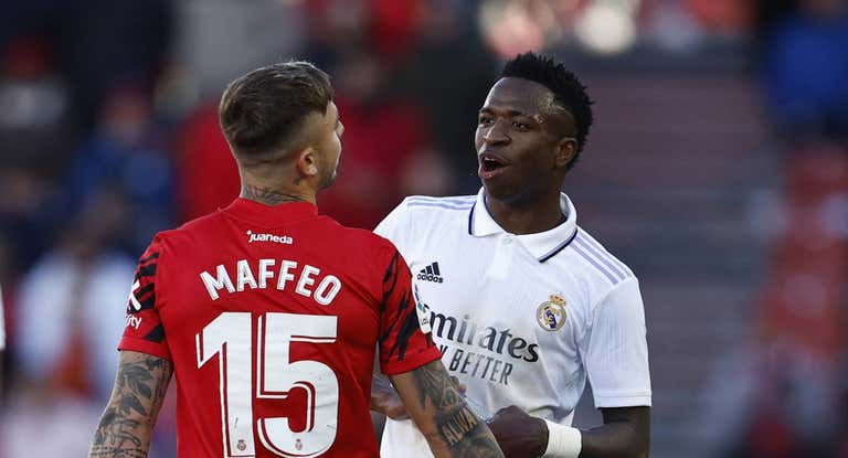 Maffeo frente a Vinicius en el Mallorca - Real Madrid de LaLiga.
