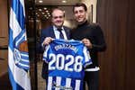 Oyarzabal será 'txuri urdin' hasta 2028: una renovación que vale su peso en oro
