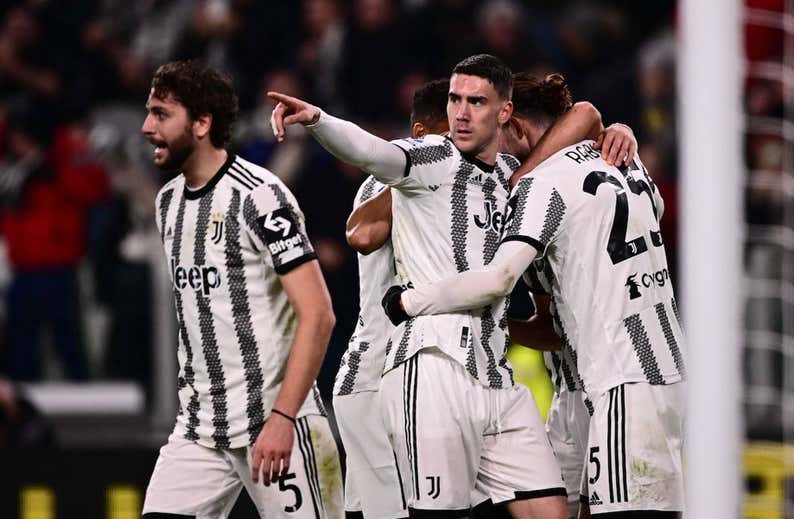 La Juventus de los pequeños pasos camina con dificultad, pero camina