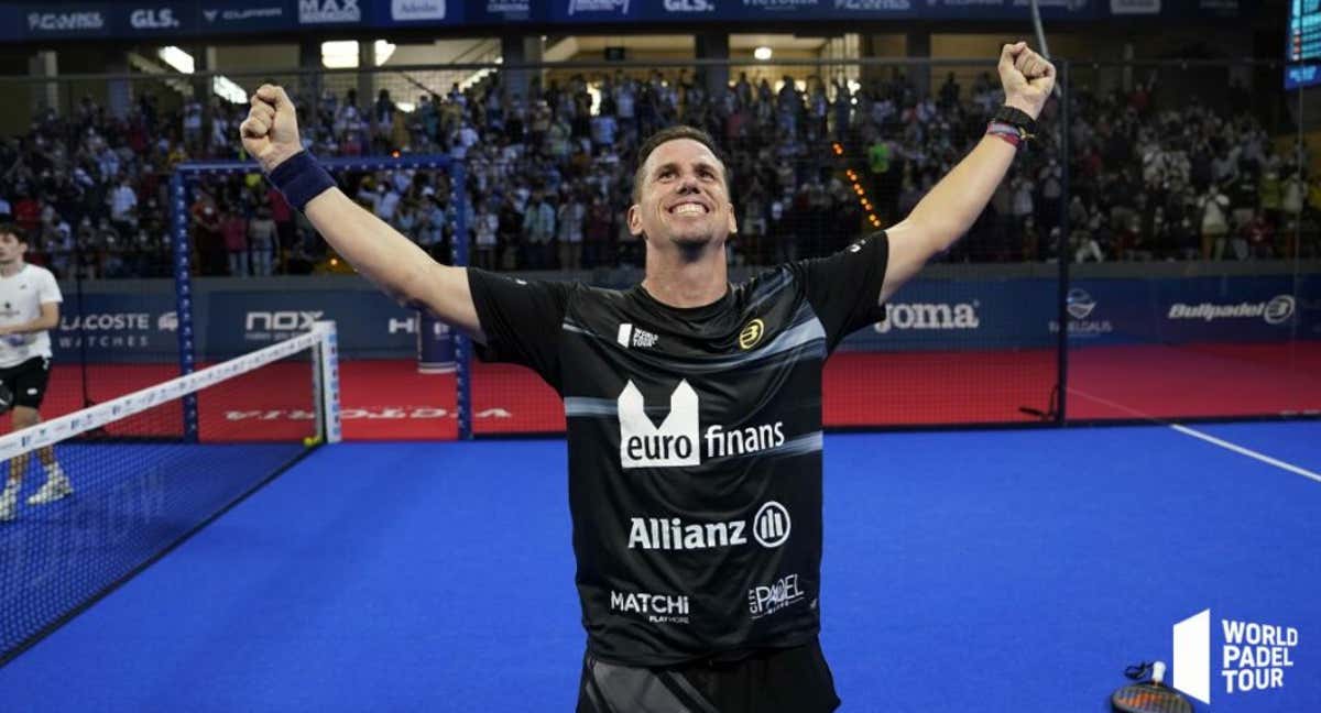 Paquito celebrando la victoria en México.
