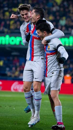 El Barça se llevó los tres puntos de La Cerámica.  FC BARCELONA