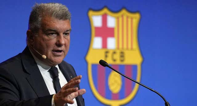 El Barça admite que contrató «un servicio externo» y «lamenta que esto aparezca en el mejor momento deportivo de la temporada»