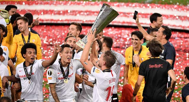 Bono vs. De Jong: los héroes de la sexta Europa League del Sevilla, frente a frente