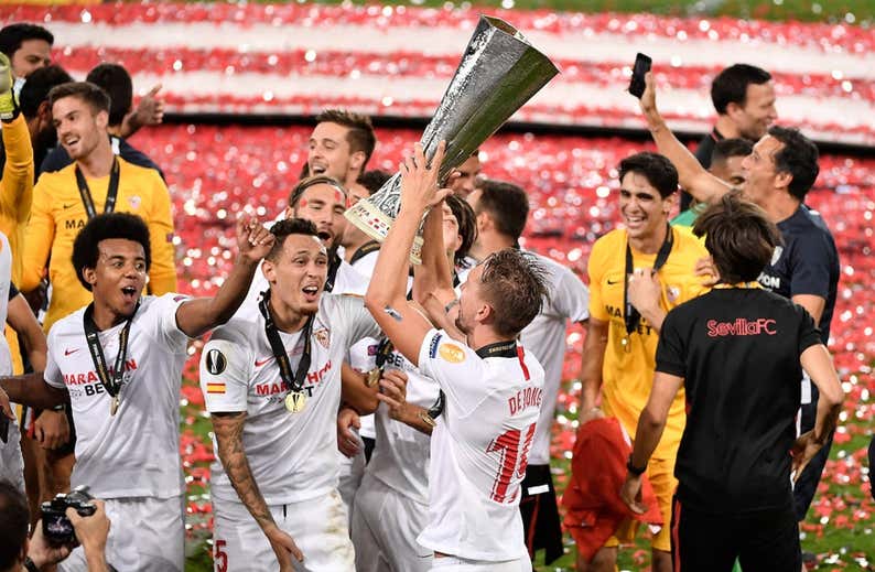 Bono vs. De Jong: los héroes de la sexta Europa League del Sevilla, frente a frente