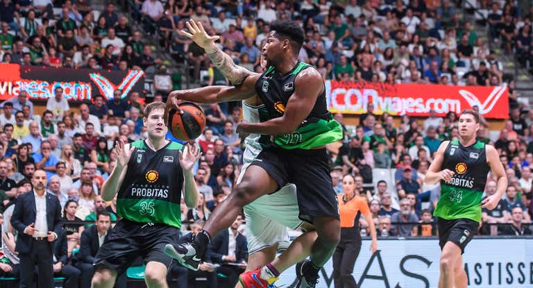 Andrés Feliz durante un partido con el Joventut.