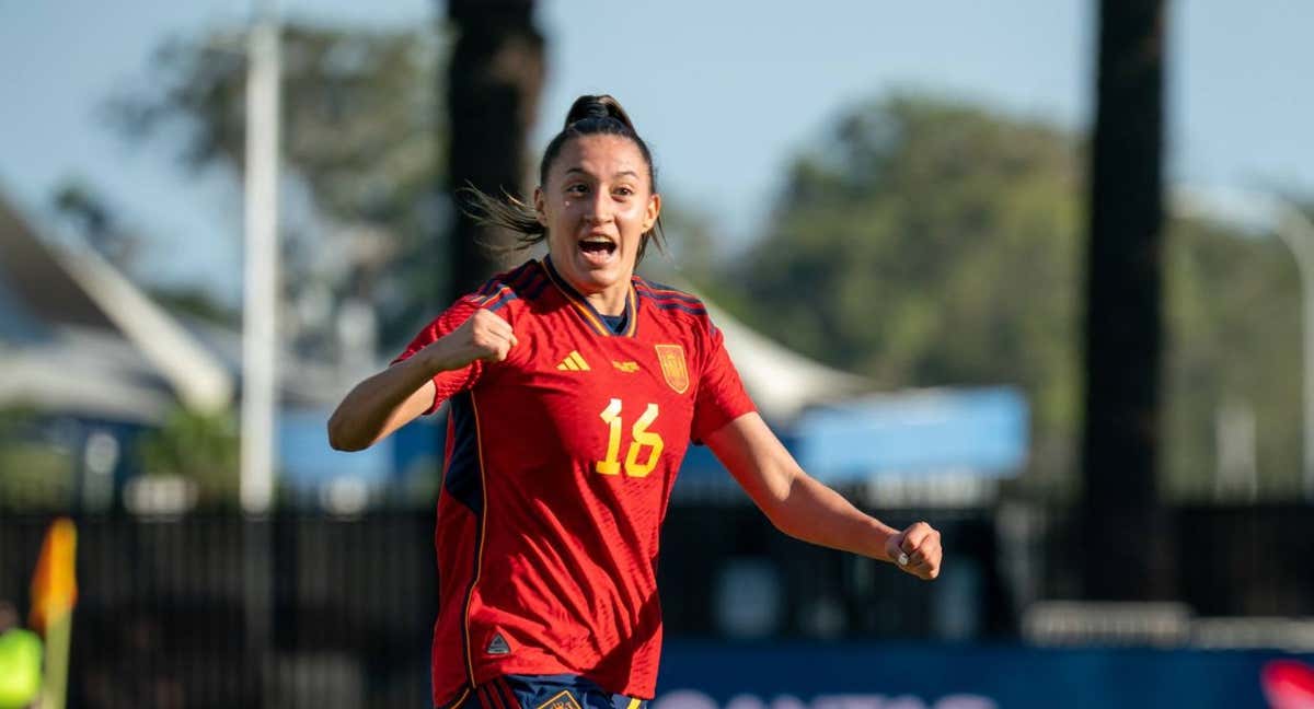 Fiamma celebra su primer gol con la Selección española.