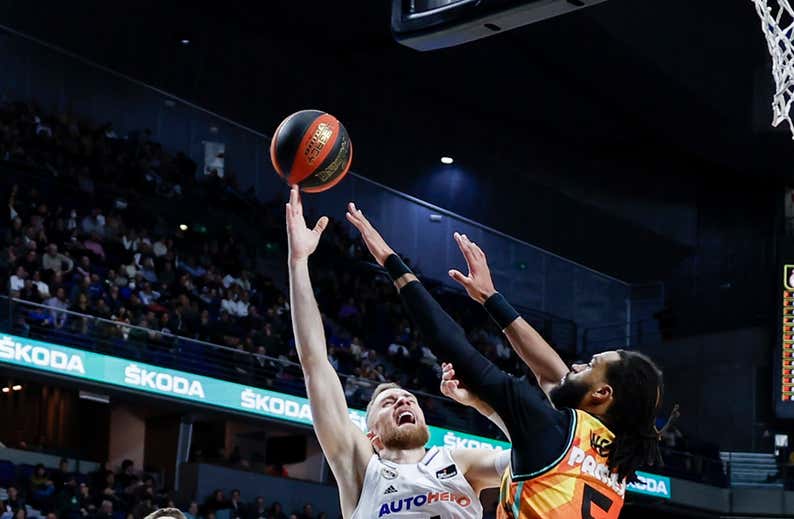 ¡El Madrid consigue su plaza en las semis in extremis!
