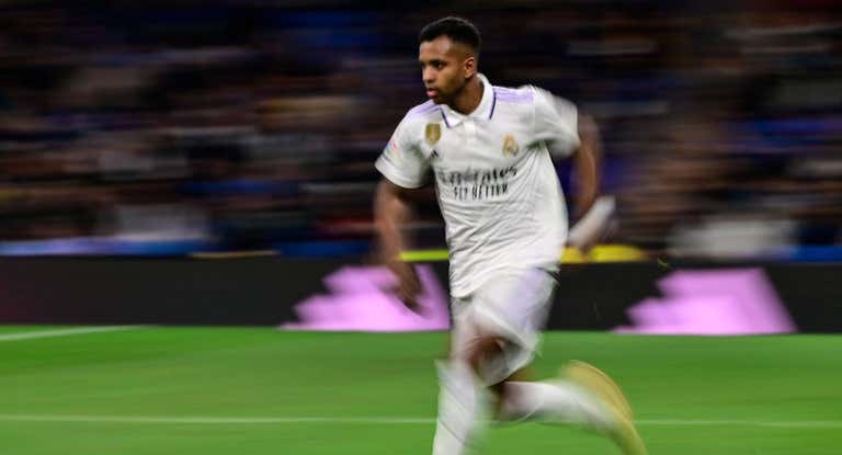 Rodrygo, en una carrera contra el Elche.