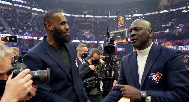 Michael Jordan cumple 60 años con la sombra de LeBron más cerca que nunca