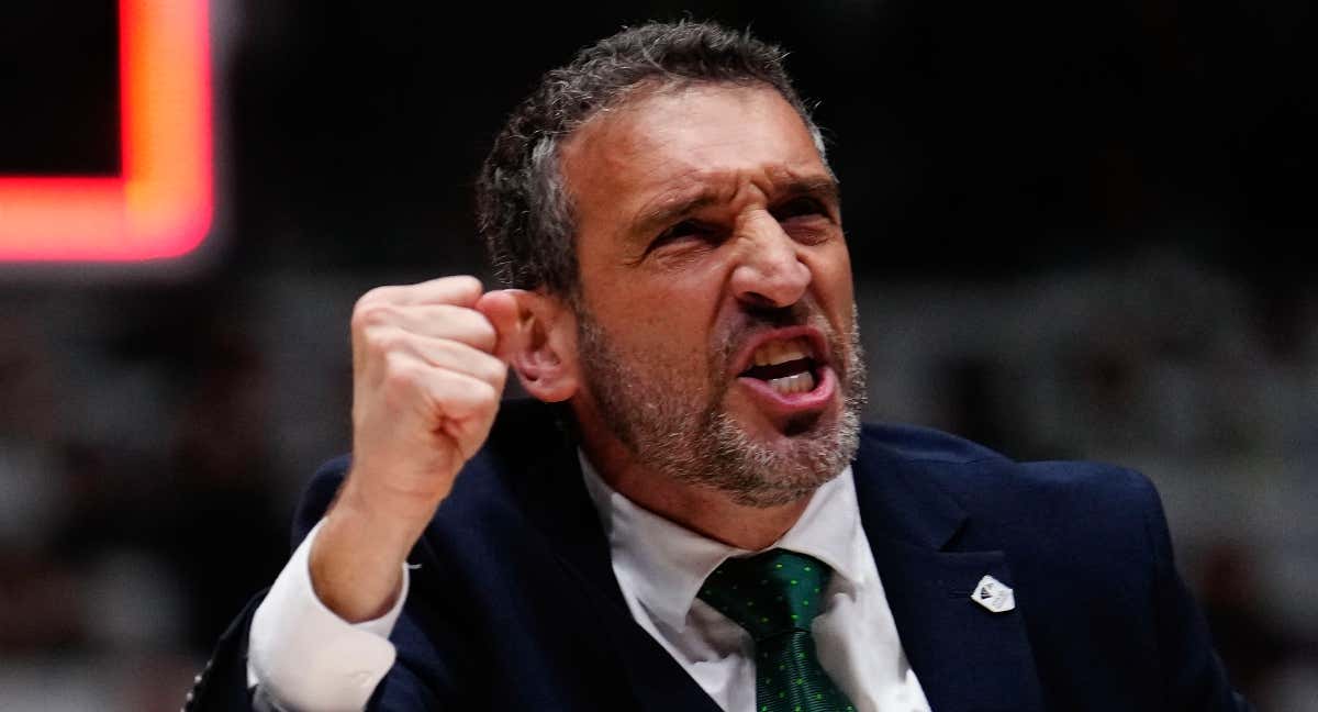 Ibon Navarro celebra el triunfo de Unicaja ante el Real Madrid./Efe