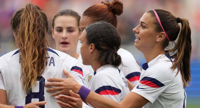 Jugadoras de todo el mundo se alzan junto a las de Canadá: muñequeras, camisetas del revés…
