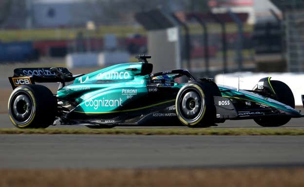 Fernando Alonso, en el shakedown de Aston Martin en Silverstone.  Aston Martin