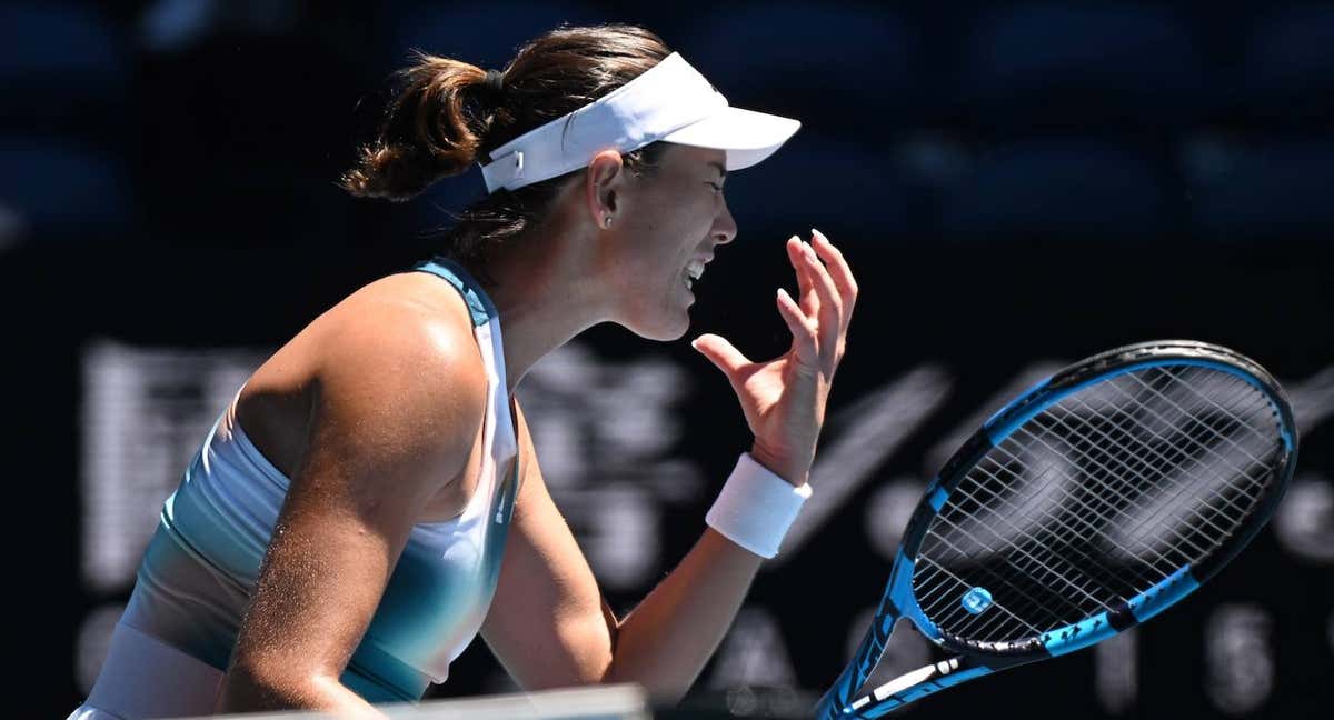 Garbiñe Muguruza se lamenta durante un partido en el Open de Australia 2022. /EFE/EPA/DEAN LEWINS