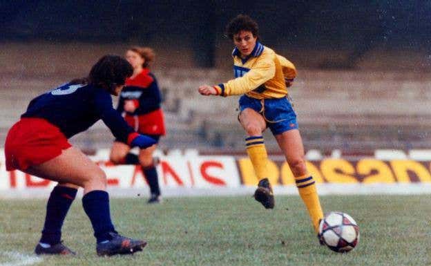 Conchi Amancio, en un partido en Italia a mediados de los 80 con el Verona.  