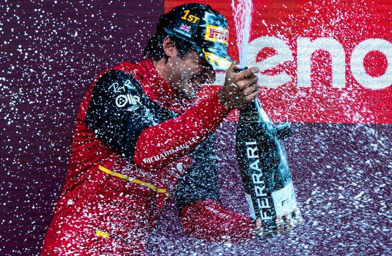 El documental de Netflix enturbia la primera victoria de Sainz en F1 con tres dardos a Ferrari