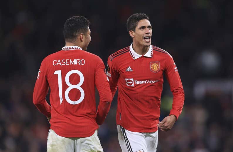 Casemiro y Varane trasladan al United el relato del Real Madrid