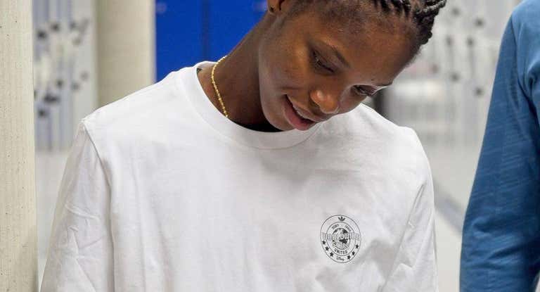Linda Caicedo, futbolista colombiana, en un acto promocional.