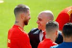 Sorpresa y decepción en la Federación por las formas de Sergio Ramos