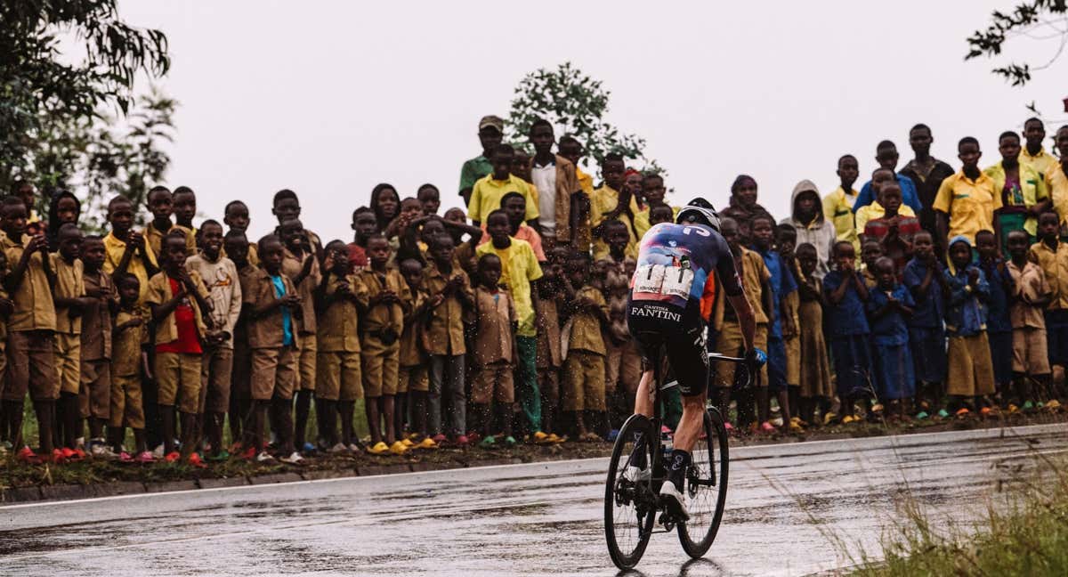 Chris Froome, durante su escapada en la quinta etapa de la Vuelta a Ruanda 2023. /ISRAEL - PREMIERTECH