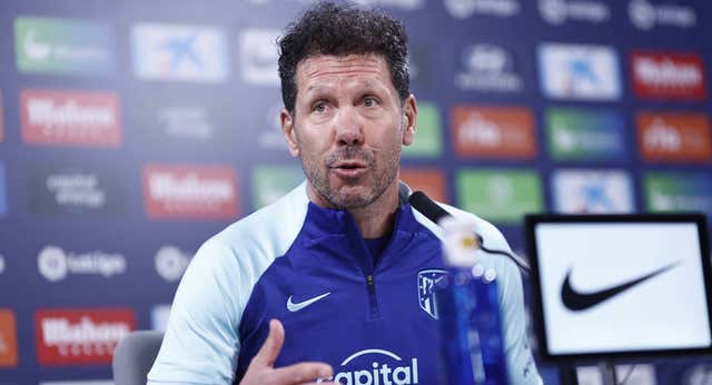 Simeone apunta al arbitraje: «Gil Manzano es un árbitro bárbaro»