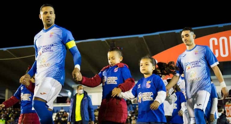 Jugadores del Huracán Melilla, en el duelo ante el Levante.
