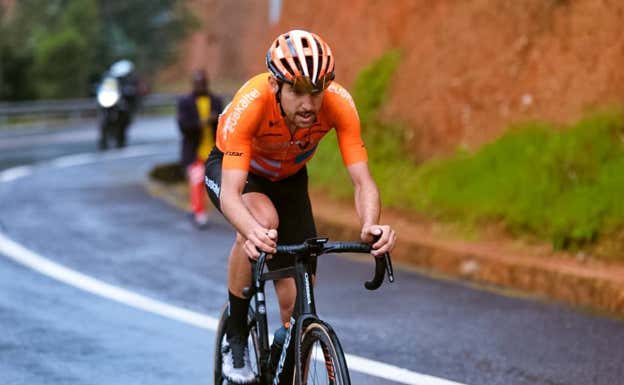Mikel Iturria, durante su ataque.  TOUR DU RWANDA